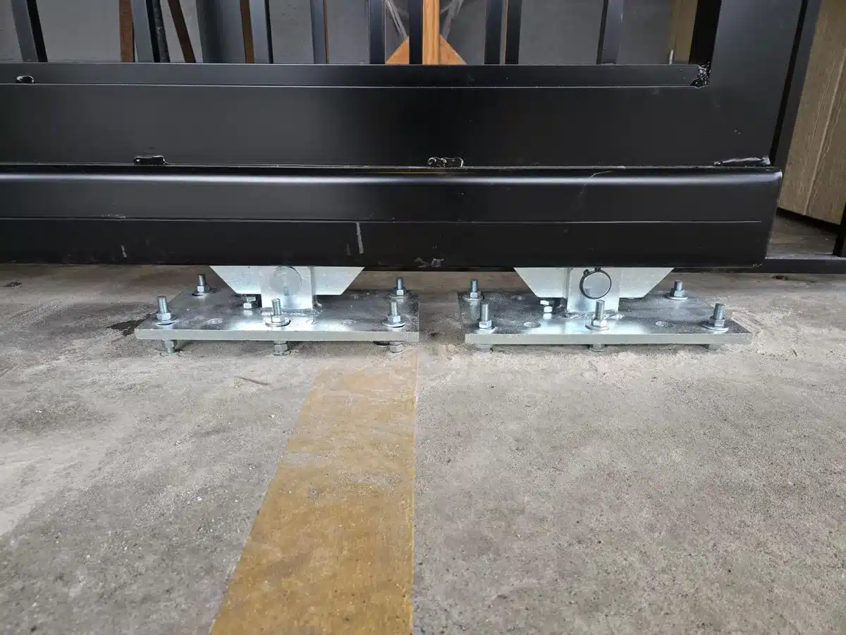 LGR-driveway-gate-canteliver (12)