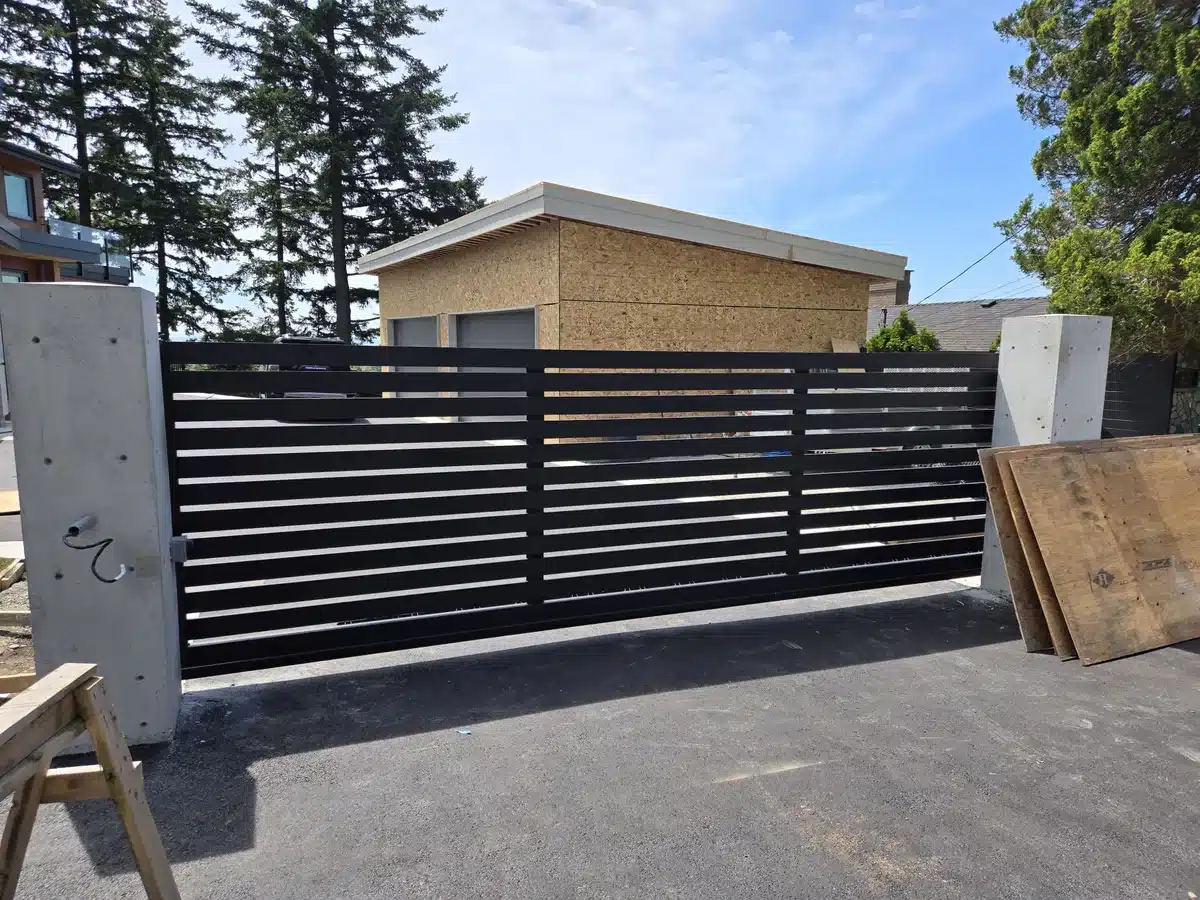 LGR-driveway-gate-canteliver (2)