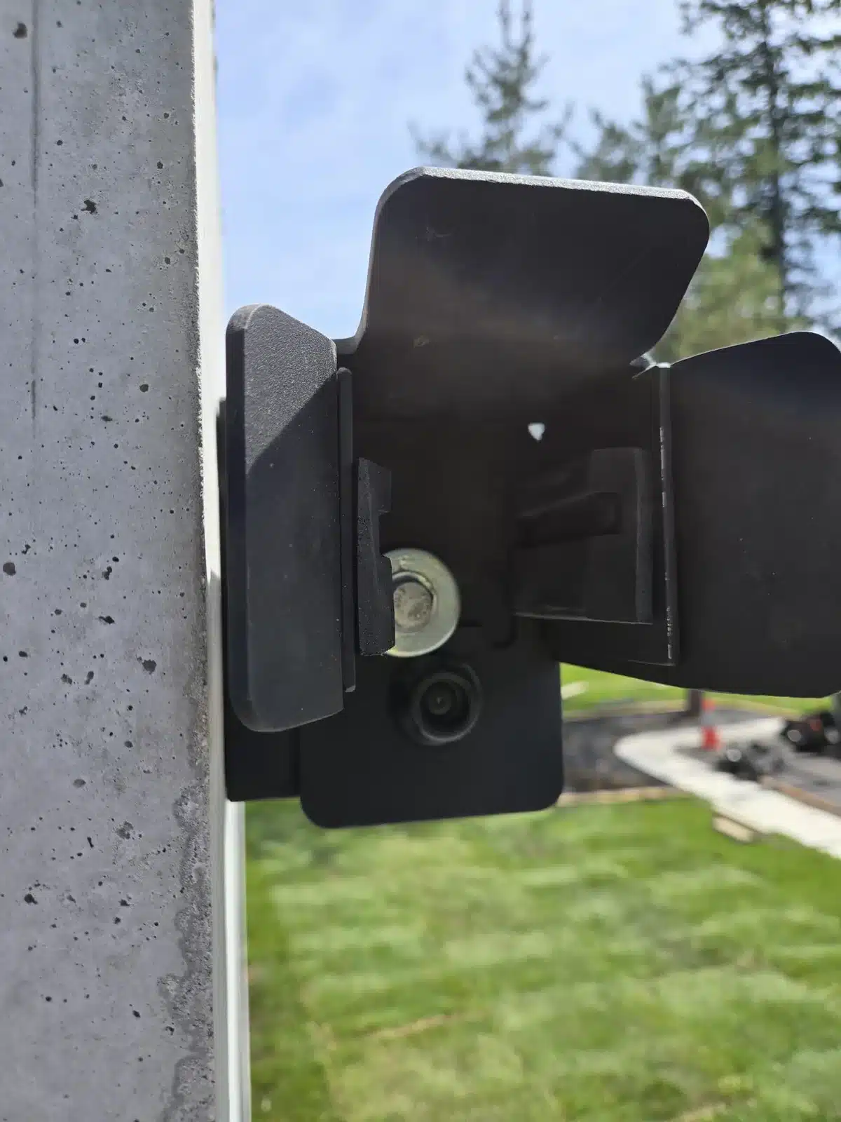 LGR-driveway-gate-canteliver (3)