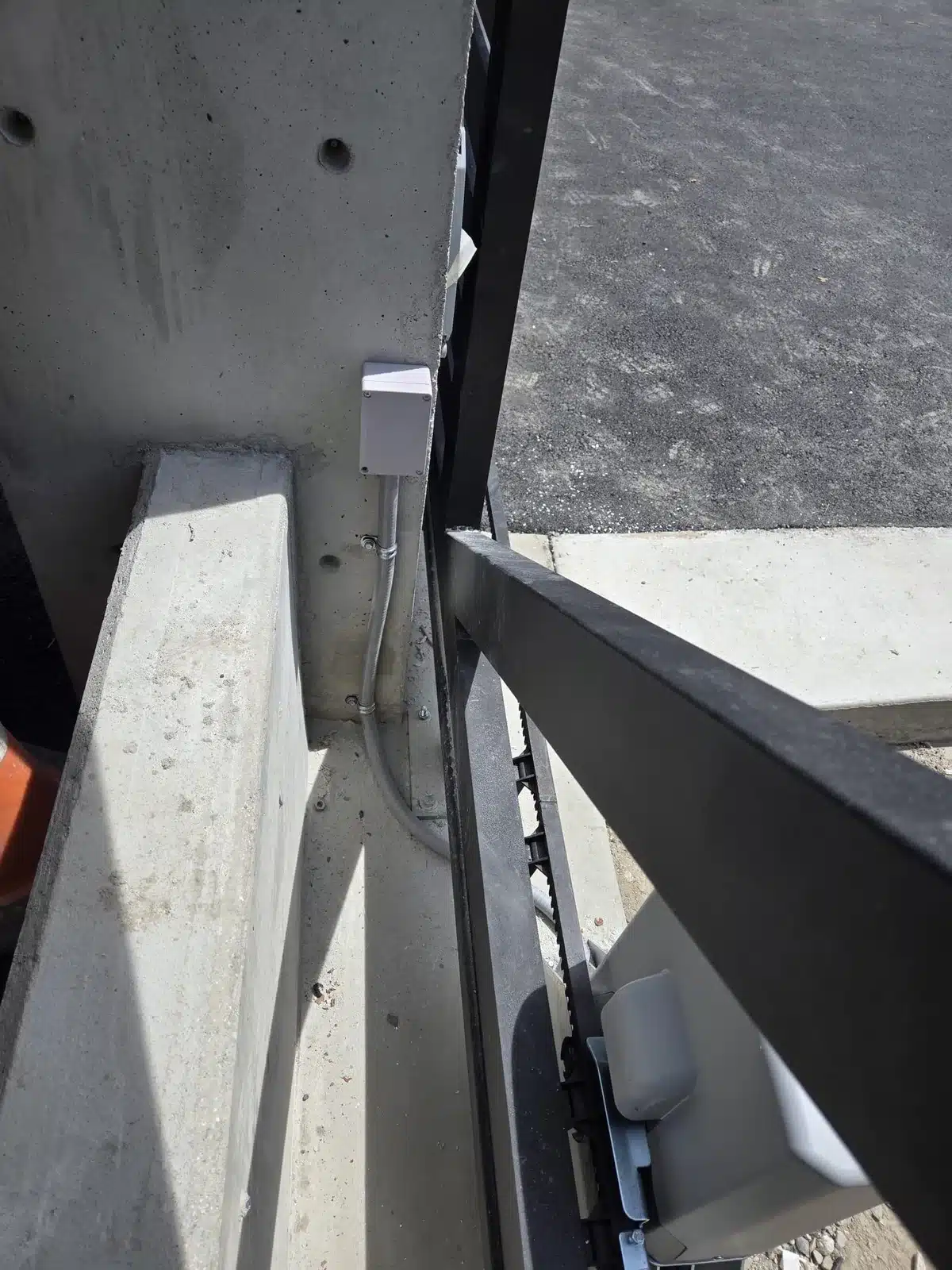 LGR-driveway-gate-canteliver (7)