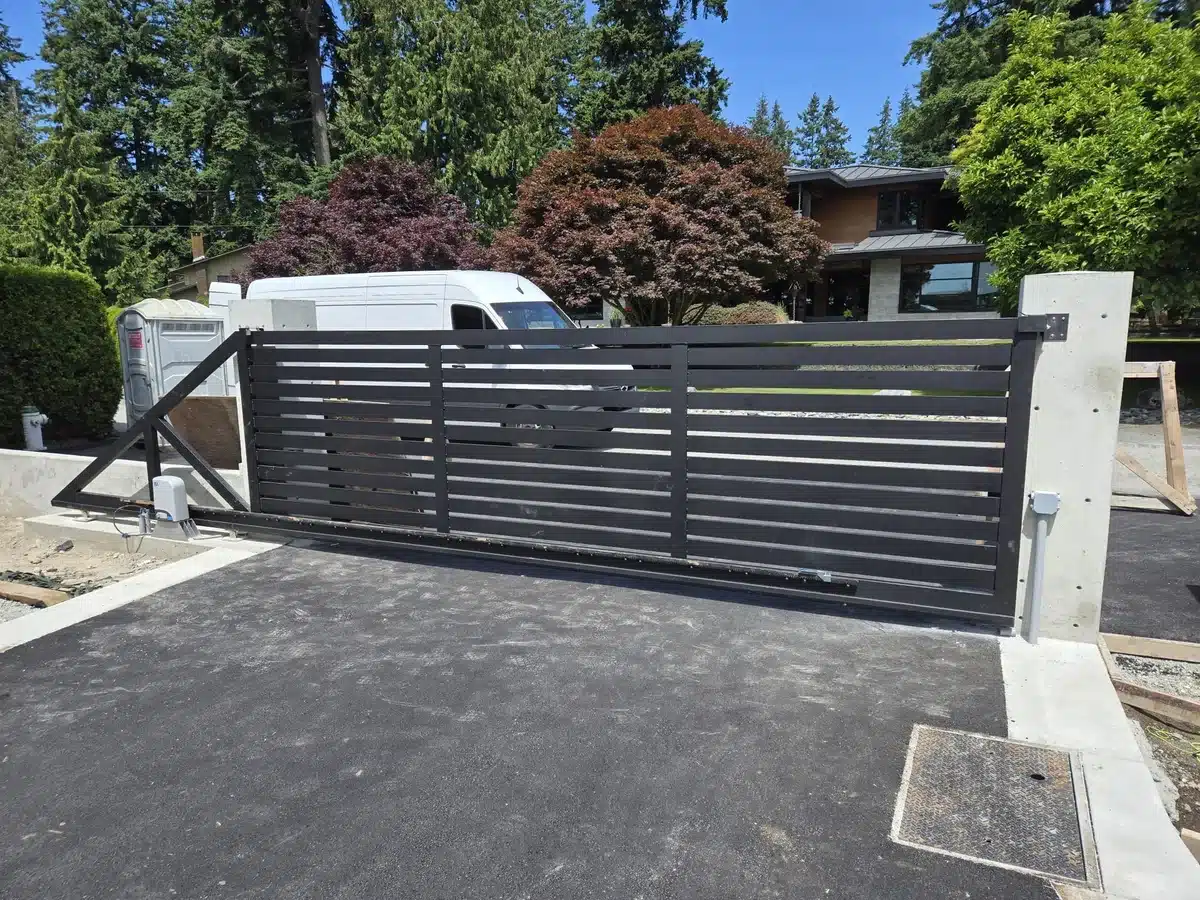 LGR-driveway-gate-canteliver (8)